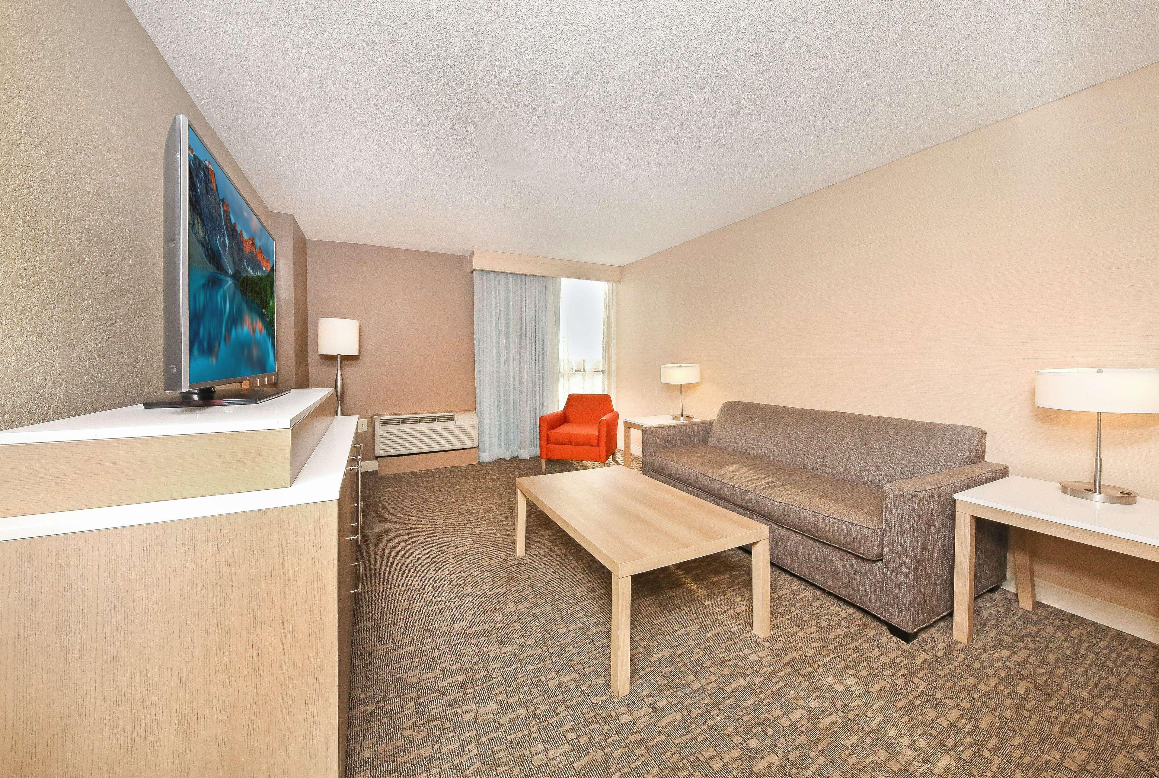 Doubletree By Hilton Virginia Hotel